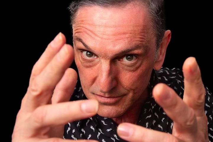 Paulo Miklos foi a voz principal da banda de 1982 a 2016. Ele também tocou bandolim, saxofone, guitarra rítmica, baixo e teclados.