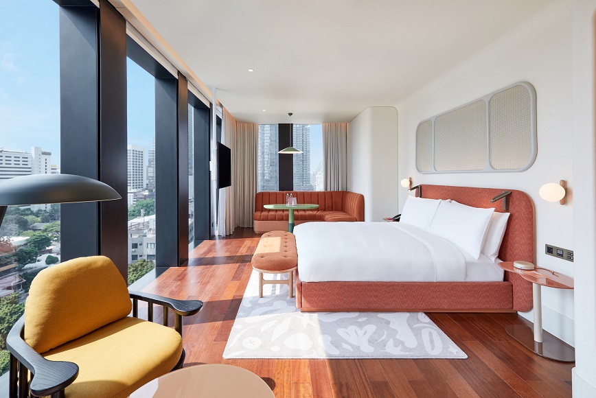 4º) The Standard (Tailândia): Localizado em Bangkok, capital da Tailândia, este hotel fica em um arranha-céu bem no centro da cidade. São 155 quartos que contam com banheira de hidromassagem, varanda e até cozinha. Um quarto duplo parte de 237 dólares.