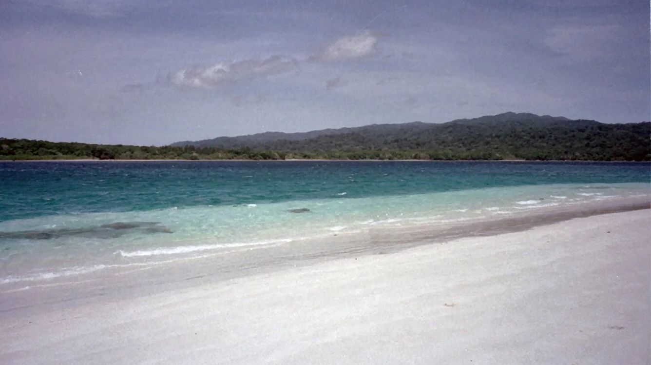 Indonésia - Com praias deslumbrantes, templos e cultura fascinante, a Indonésia tem opções de viagem muito econômicas. Bali pode ser mais cara, mas outras ilhas são bastante acessíveis.