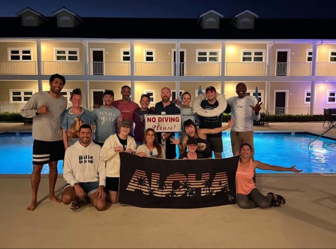 O passeio foi organizado pela escola de mergulho Aloha Divers Okinawa, fundada pelos brasileiros Andréa Ramos e Pedro Yan.