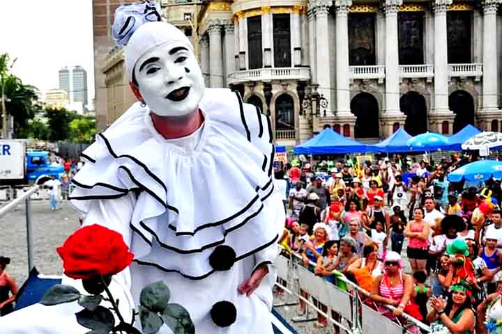 Participar de festas culturais é uma maneira emocionante de vivenciar a história e as práticas que definem uma nação. Seja nas ruas de uma cidade, em um templo ou em uma praça pública, essas celebrações oferecem uma imersão total no espírito de uma cultura única. 