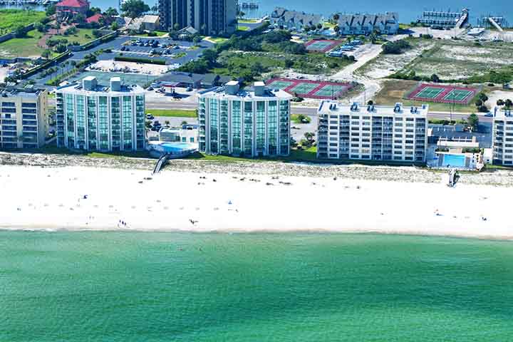 Das águas calmas aos cenários selvagens, as praias são destinos que atraem turistas de todos os cantos do planeta. Elas representam um convite ao relaxamento e à conexão com a natureza. Confira lista com os 15 países mais praianos.