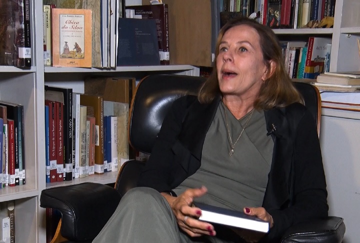 Além de documentos históricos, a produção inclui depoimentos de historiadores, descendentes e especialistas para desmistificar mitos sobre sua personalidade.