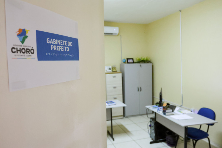 Prefeitura de Choró, onde o prefeito eleito, Bebeto Queiroz, não tomou posse e está foragido(Foto: Samuel Setubal)