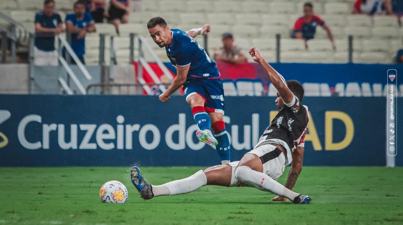 Yago Pikachu, atacante do Fortaleza, no momento em que chutou para o gol diante do Ferroviário