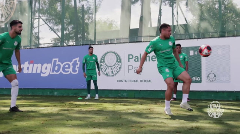 Vitor Roque faz primeiro treino; veja golaços dele e do elenco do Verdão