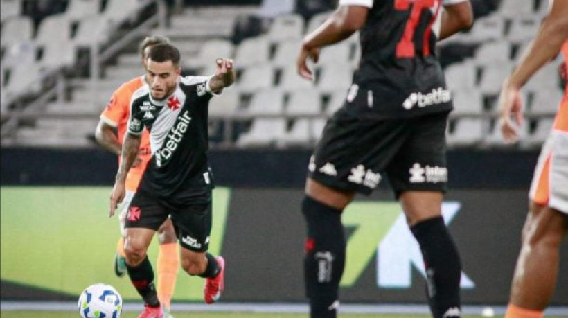 Cruz-Maltino resolve a parada no primeiro tempo e anima torcedor com bom futebol no Nilton Santos; Nuno Moreira estreia bem 