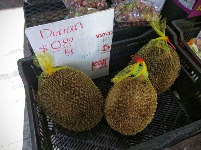 Apesar do odor marcante, muitas pessoas apreciam o sabor doce do durian. Até por isso, a fruta é muito consumida em alguns lugares.