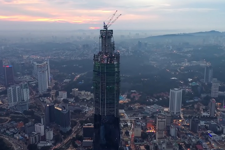 Atualmente, estima-se que seria preciso investir cerca de US$ 10 bilhões (R$ 57,1 bilhões) para finalizar o projeto. O futuro da torre ainda é uma incógnita, já que as obras foram totalmente paralisadas.