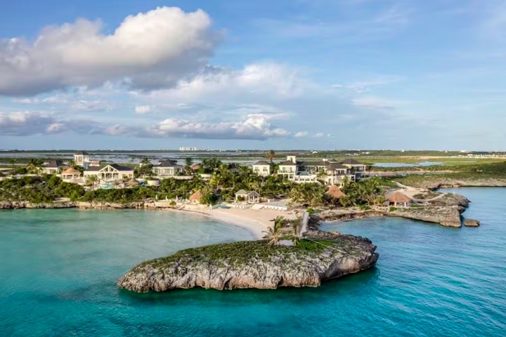 Ainda neste mês, uma mulher canadense de 55 anos perdeu as duas mãos após ser atacada por um tubarão enquanto praticava snorkel na praia de Thompson Cove Beach, no Caribe. O incidente ocorreu no dia 7/2 e chegou a levar ao fechamento temporário da praia.
