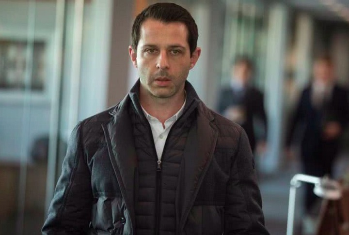 Ele interpretou Kendall Roy, o filho problemático e ambicioso de um magnata da mídia (Logan Roy), em uma atuação que foi amplamente aclamada pela crítica e pelo público.