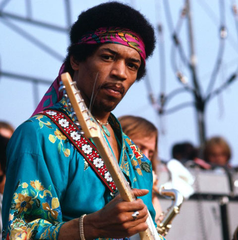 A primeira guitarra de Jimi Hendrix foi leiloada em setembro de 2008, apor cerca de 280 mil libras (R$ 1 milhão na época). Hendrix morreu em 1970. 