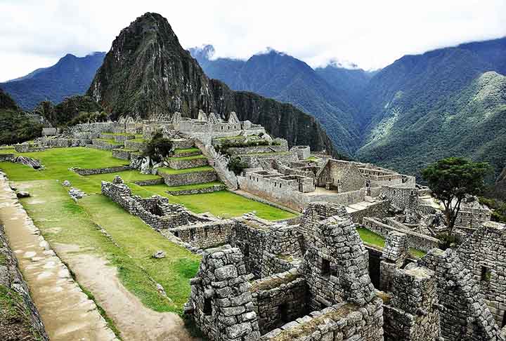 Peru - Surfe em Punta Hermosa é uma atividade popular. Trekking nos Andes leva a Machu Picchu. O rafting nos rios Urubamba e Apurímac proporciona desafios incríveis.