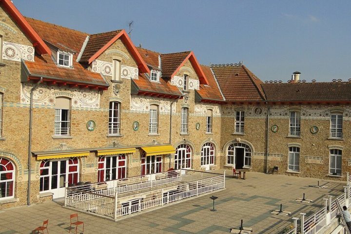 O local foi baseado no modelo da francesa Maison de retraite des artistes de Pont-aux-Dames, criada por Benoît-Constant Coquelin e pelo barão Isidore Taylor em Couilly-Pont-aux-Dames.