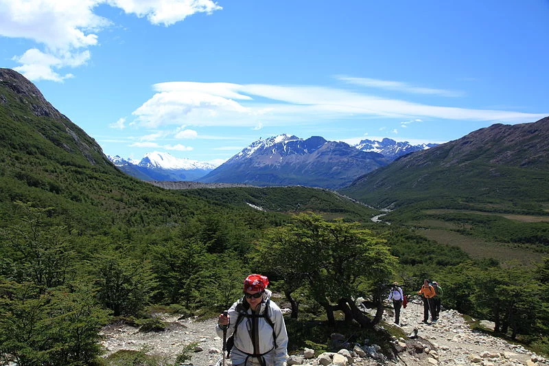 Cada trilha oferece uma conexão profunda com a natureza, seja pelo esforço físico, pela contemplação ou pela sensação de superação.