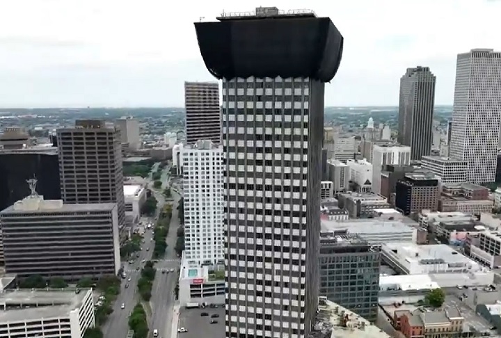 Ao longo dos anos, o prédio enfrentou uma série de complicações, como a proliferação de mofo tóxico, o que levou ao seu fechamento. Em 2021, a queda de um painel atingiu um ciclista. Agora, a cidade planeja demolir a construção, embora ainda exista a expectativa de que um investidor possa se interessar pelo local.