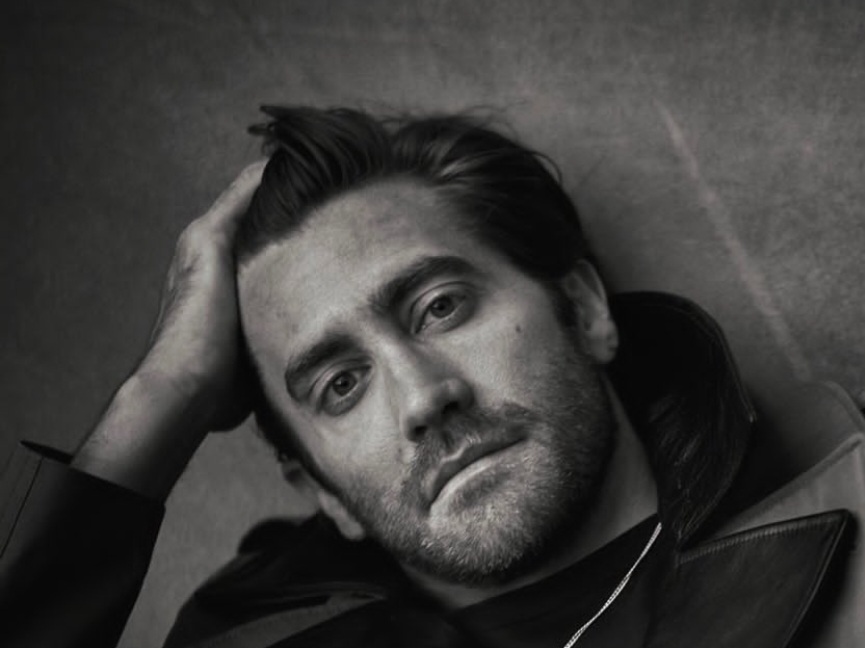 Ele vem de uma família ligada ao cinema: seu pai, Stephen Gyllenhaal, é diretor, e sua mãe, Naomi Foner, é roteirista.