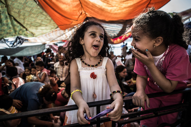 Egito - O Festival de Abou Simbel celebra a história faraônica. O Sham el-Nessim marca a primavera com piqueniques e rituais. O Moulid al-Nabi inclui procissões e celebrações religiosas.