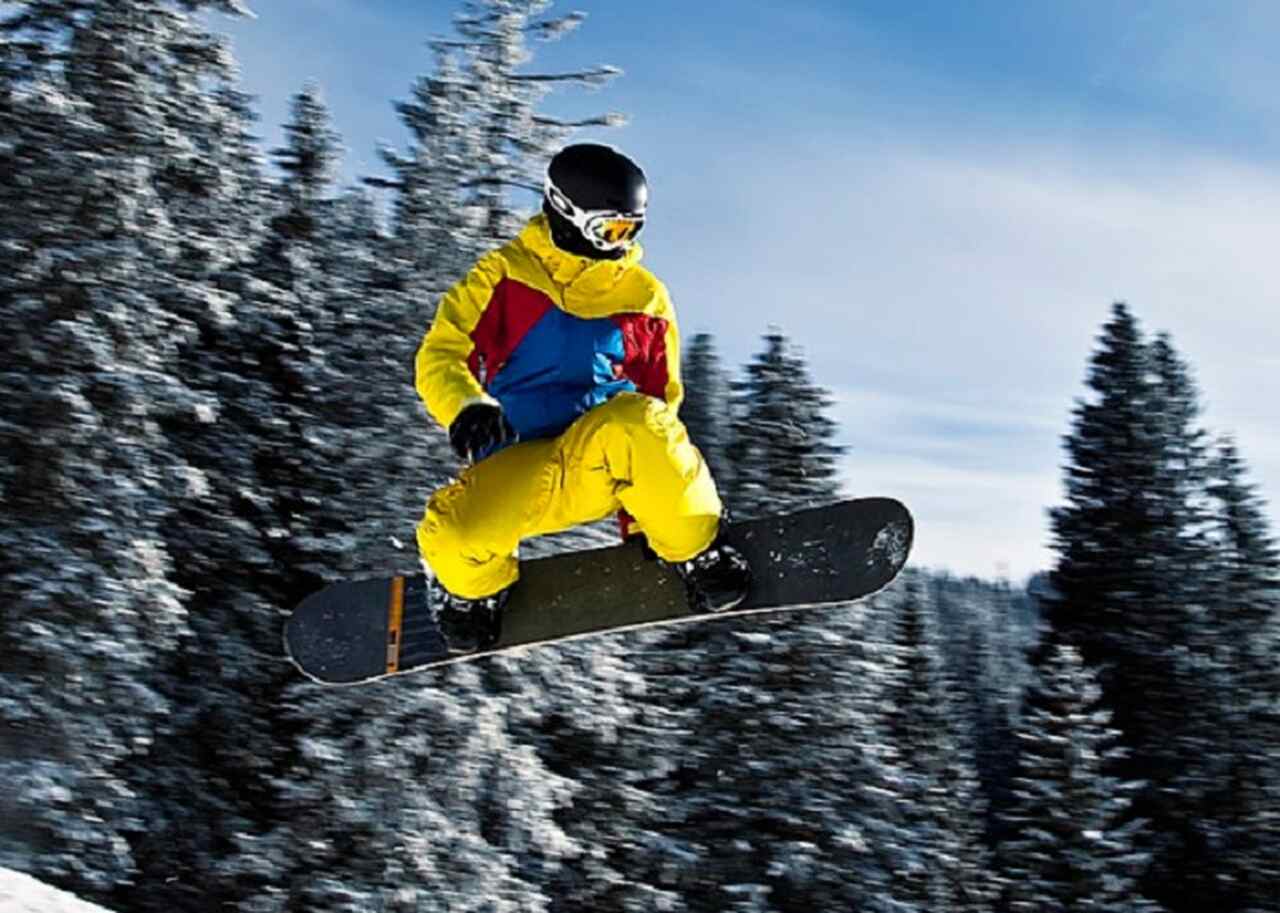 França - Esqui nos Alpes é um dos principais atrativos. Surfe na Bretanha e Costa Basca é bastante procurado. Parapente e escalada nos Pirineus desafiam os aventureiros.