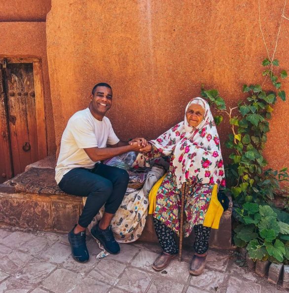 Robson também se tornou o primeiro homem negro a atingir o feito. Quando eu descobri que apenas 150 pessoas conseguiram fazer isso, e que delas nenhuma era negra, eu quis ser essa primeira, relatou.