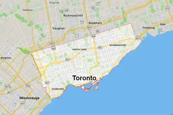 Toronto tem 630 km², sendo a maior cidade do Canadá em extensão urbana. Seu crescimento ocorreu rapidamente ao longo do século XX, tornando-se um dos principais centros metropolitanos da América do Norte.
