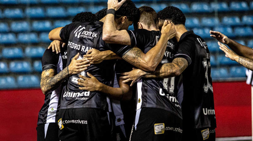 Ceará comemora gol marcado por Pedro Raul diante do América-RN