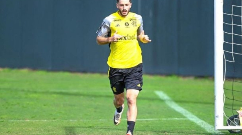 Lateral não atua pelo Rubro-Negro desde agosto do ano passado, mas mostra evolução em recuperação; uruguaio segue sem previsão de retorno