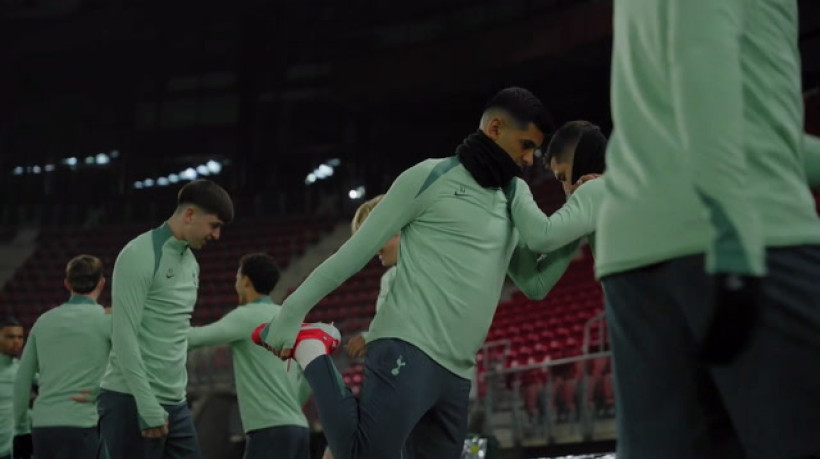 Tottenham treina no estádio do AZ Alkmaar para a UEFA Europa League