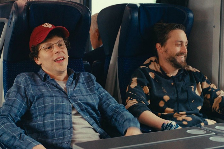 Eisenberg escreveu o roteiro do filme inspirado na morte de sua tia-avó, que fugiu da Polônia para os EUA em 1938. 