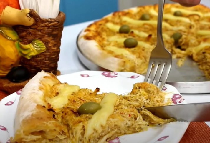 5º) Frango com catupiry (42% dos pedidos): A pizza de frango com catupiry é uma criação tipicamente brasileira, tendo surgido nas pizzarias paulistas entre as décadas de 1980 e 1990.