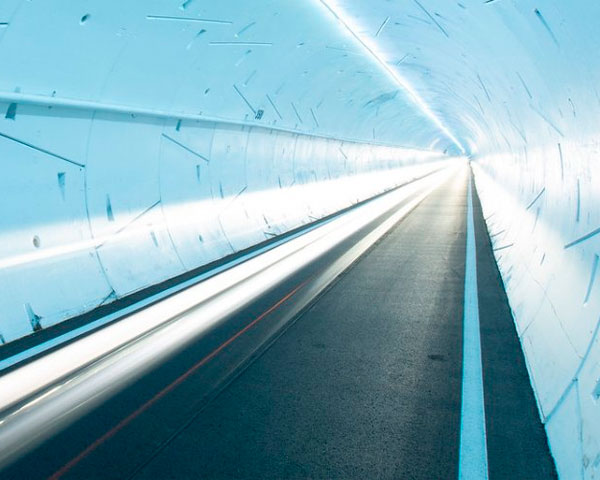 A escolha dos túneis, e não carros voadores, é pelo fato de serem à prova de intempéries, ficarem fora de vista e serem resistentes. Além disso, segundo a The Boring Company os túneis minimizam o uso de valiosos terrenos de superfície e não entram em conflito com os sistemas de transporte existentes.