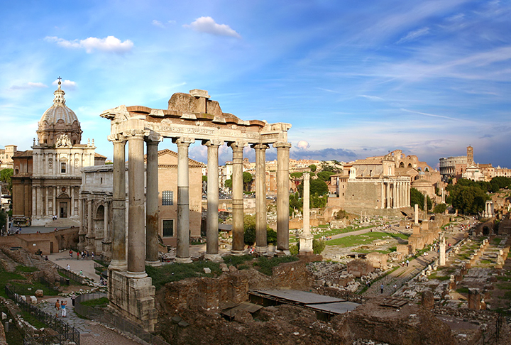 No Império Romano, a arte da panificação era muito valorizada e os pães eram consumidos em datas especiais, como casamentos e festas. Os padeiros adquiriram prestígio produzindo os pães em casa e a panificação se expandiu pela Europa. Primeiro, com os produtos sendo entregues a domicílio. O crescimento do mercado levou à abertura de estabelecimentos para a venda desses produtos.
