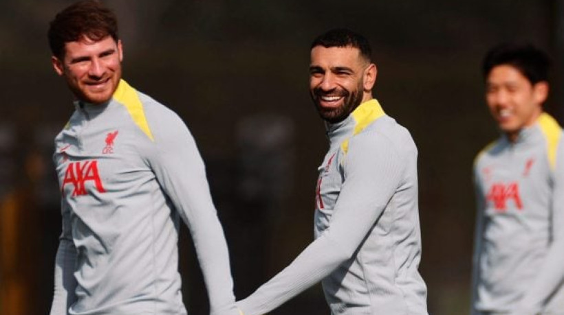 Partida válida pela 28ª rodada da Premier League coloca frente a frente o líder e o lanterna
