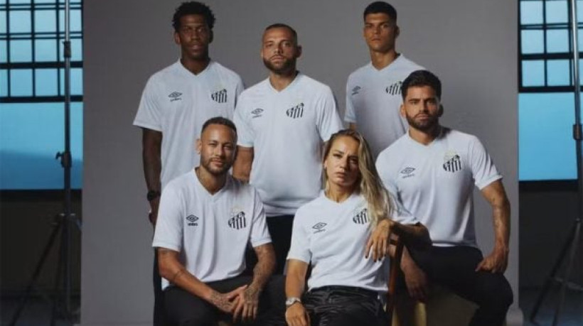 Peixe deve lançar o segundo uniforme no mês que vem; Fornecedora trabalha em modelo em homenagem ao Neymar