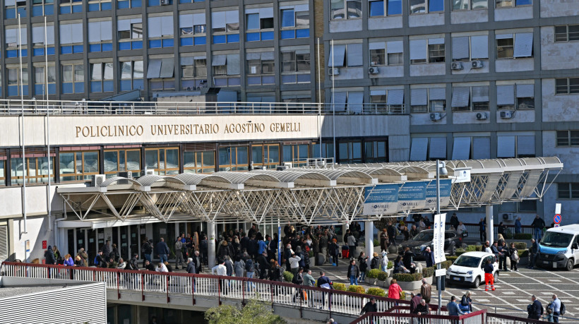 Papa Francisco est&aacute; internado h&aacute; 21 dias no Policlinico Universitario Agostino Gemelli, em Roma 