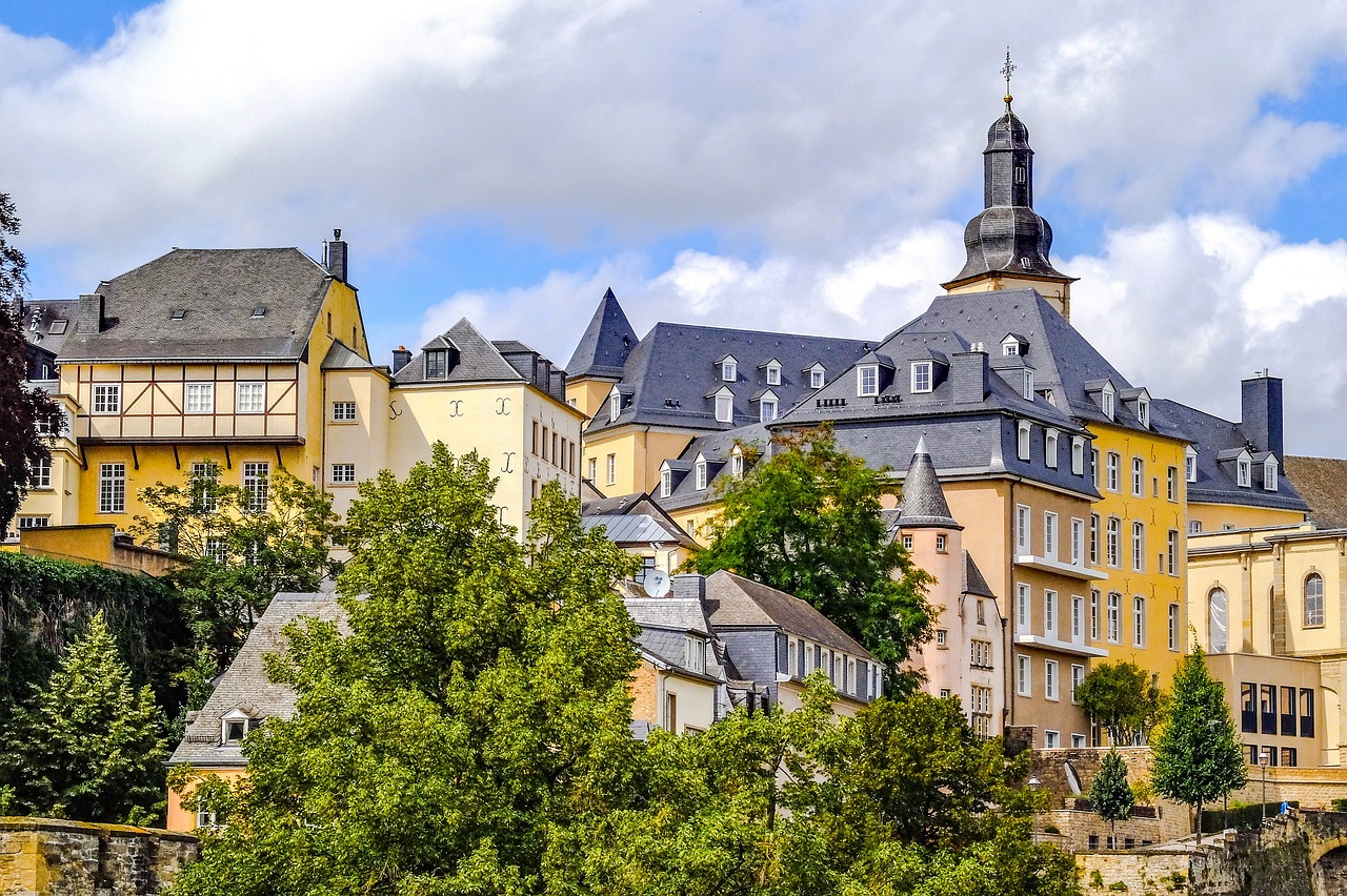 LUXEMBURGO  (Europa)- 77 pontos - Capital:  Cidade de Luxemburgo- População: 640 mil. 