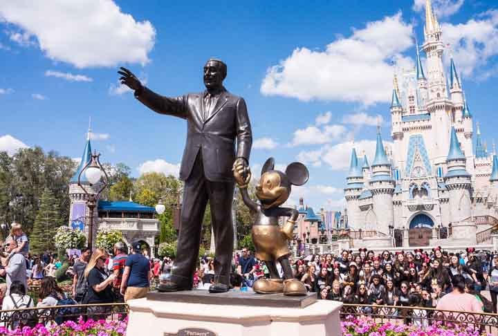 Walt Disney foi muito mais do que um animador ou um empresário; ele foi um visionário que transformou a maneira como o mundo consome entretenimento. 