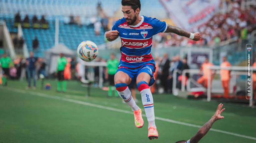 Atacante argentino marca nos acréscimos e garante a classificação tricolor para a decisão do estadual