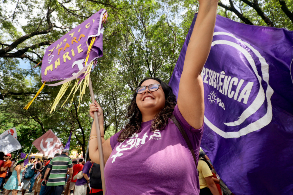 FORTALEZA,CEARÁ, BRASIL,08-03-2025:Mayara Melo, 23   junto com a Rede Itinerante de Mulheres Atuantes realiza o Ato Unificado do Ceará no Dia da Mulher com concentração na Praça da Bandeira. (Foto: Samuel Setubal/ O Povo)