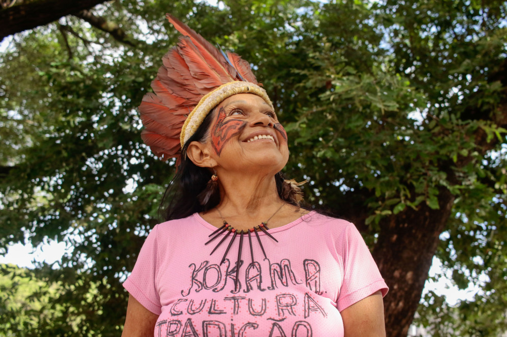 FORTALEZA, CEARÁ, BRASIL, 08-03-2025: Ednilsa Kokama, 62 anos junto com a Rede Itinerante de Mulheres Atuantes realiza o Ato Unificado do Ceará no Dia da Mulher com concentração na Praça da Bandeira. (Foto: Samuel Setubal/ O Povo)