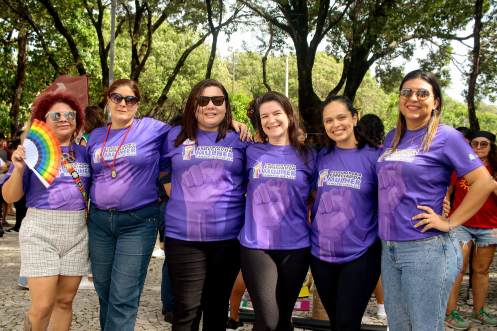 FORTALEZA, CEARÁ, BRASIL, 08-03-2025: Izabele Brito, 29 anos junto com a Rede Itinerante de Mulheres Atuantes realiza o Ato Unificado do Ceará no Dia da Mulher com concentração na Praça da Bandeira. (Foto: Samuel Setubal/ O Povo)