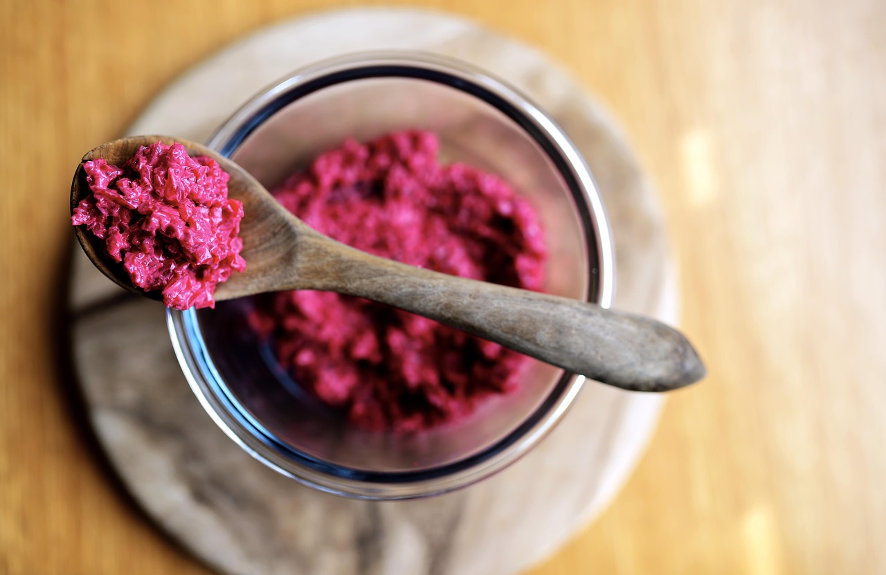 Com boas quantidades de potássio e cálcio, minerais que são importantes para o bom funcionamento do músculo e para a contração muscular, a beterraba e as folhas desse tubérculo são boas opções de alimentos.