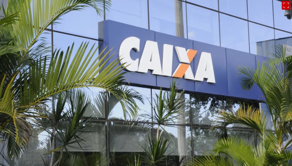 A previsão é de que a Caixa Econômica pague cerca de R$ 12 bilhões a 12,2 milhões de trabalhadores. 
