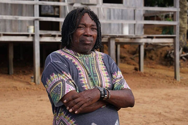 Milton Nascimento, 82, recebeu há dois anos o diagnóstico de Parkinson. A revelação foi feita pelo filho do cantor, Augusto Nascimento, em entrevista ao Jornal Nacional. Ele declarou que o pai convive bem com a doença, apesar das limitações que ela traz. 

