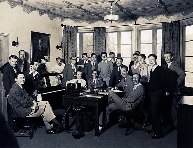 Sua jornada profissional começou quando trabalhou em uma agência de publicidade, onde teve contato com animação pela primeira vez. Inspirado pelas possibilidades desse meio, Disney fundou, junto com seu amigo Ub Iwerks, sua primeira empresa de animação, a Laugh-O-Gram Studio.