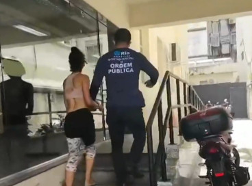 Imagem de apoio ilustrativo. Mulher sendo presa 