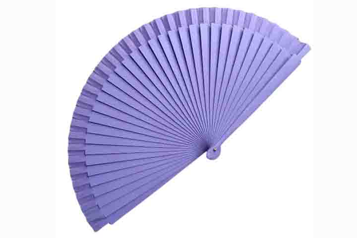 No entanto, no Brasil, houve um ressurgimento do interesse por leques como peças de coleção e itens de moda vintage, especialmente entre os entusiastas da moda e colecionadores.