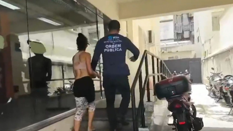 Mulher &eacute; presa em flagrante ap&oacute;s chamar agente da prefeitura de macaca