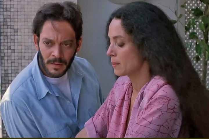 O Beijo da Mulher-Aranha - Filme dirigido pelo argentino naturalizado brasileiro Hector Babenco (1946 - 2016), com Sônia Braga no elenco, foi indicado em quatro categorias. O ator norte-americano William Hurt venceu sua única estatueta por essa produção, na categoria “Melhor Ator”. 
