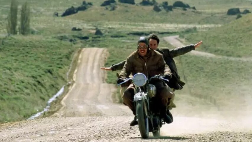 Diários de Motocicleta - Com direção de Walter Salles, a produção internacional com o astro mexicano Gael García Bernal foi indicado a Melhor Roteiro Adaptado e a Melhor Canção Original em 2005. Levou a estatueta nesta segunda categoria pela música “Al otro lado del rio”, do uruguaio Jorge Drexler. 
